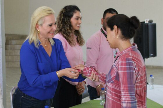 *Gestiona Laura Jiménez Gachupina tarjetas de Beneficios a personas con discapacidad*