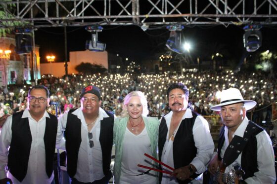Laura Jiménez celebra a las madres de Múzquiz con gran festejo en la plaza principal