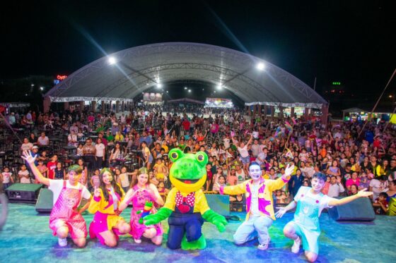 Niñas y niños disfrutan de la magia de la Feria de Santa Rosa de Lima 2025