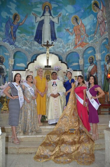Múzquiz celebra en grande el 60 aniversario de la Parroquia de Santa Rosa de Lima con fiesta patronal, proyección mapping y pirotecnia