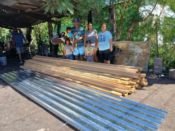 GOBIERNO MUNICIPAL DE MÚZQUIZ BRINDA APOYO A FAMILIA AFECTADA POR INCENDIO EN MINAS LA FLORIDA