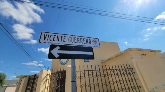 CONTINÚA LA INSTALACIÓN DE NOMENCLATURAS EN LAS DIFERENTES LOCALIDADES DE MÚZQUIZ