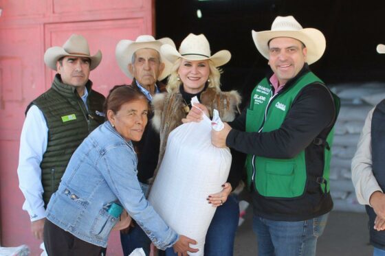 Laura Jiménez encabeza entrega de apoyo al campo en Múzquiz
