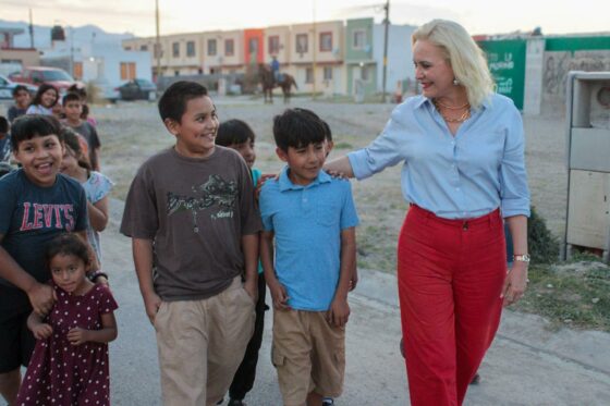 Laura Jiménez fortalece la proximidad social iniciando “Cine en tu Colonia” en Las Misiones