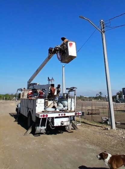Múzquiz avanza en iluminación urbana con instalación total de luminarias LED en la Colonia Occidental