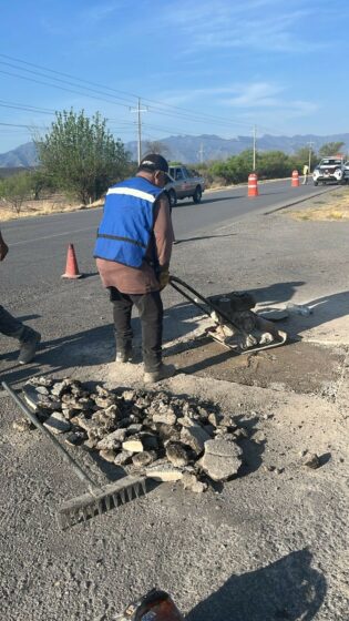 Gobierno Municipal de Múzquiz intensifica trabajos de bacheo en distintos puntos de la ciudad