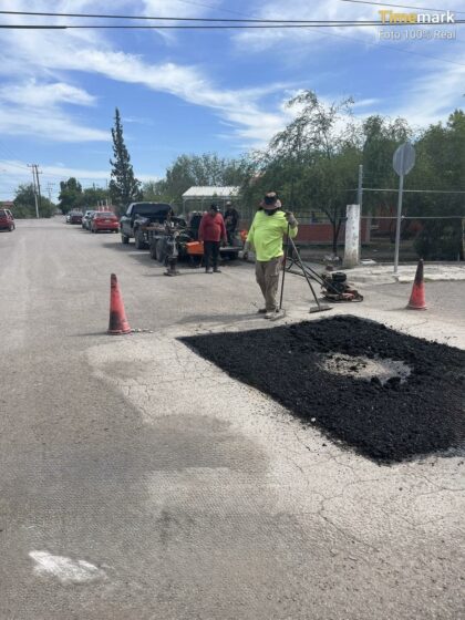 Actualmente se supervisan los trabajos de bacheo en la calle Santos Degollado, en la colonia Jardín de Palaú, con el objetivo de mejorar las condiciones de tránsito y brindar mayor seguridad a los automovilistas y peatones.