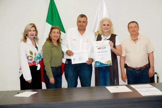 Entrega alcaldesa Laura Patricia Jiménez Gutiérrez registros del RNT, certificados y distintivos de calidad para prestadores de servicios turísticos