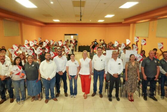 71 personas reciben sus certificados de estudios en Múzquiz a través del IEEA