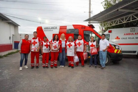 ALCALDESA LAURA JIMÉNEZ ACOMPAÑA A LA CRUZ ROJA MEXICANA EN LA ENTREGA DE UNIFORMES A SOCORRISTAS DE MÚZQUIZ