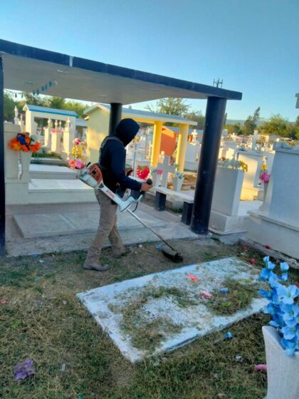 REALIZA GOBIERNO MUNICIPAL DE MÚZQUIZ TRABAJOS DE LIMPIEZA EN PANTEON ANTE LA PRÓXIMA CELEBRACIÓN DEL DÍA DE MUERTOS