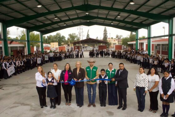 ENTREGA LAURA JIMÉNEZ TECHO ESTRUCTURAL EN LA ESCUELA PRIMARIA BENITO JUÁREZ DE VILLA DE PALAÚ